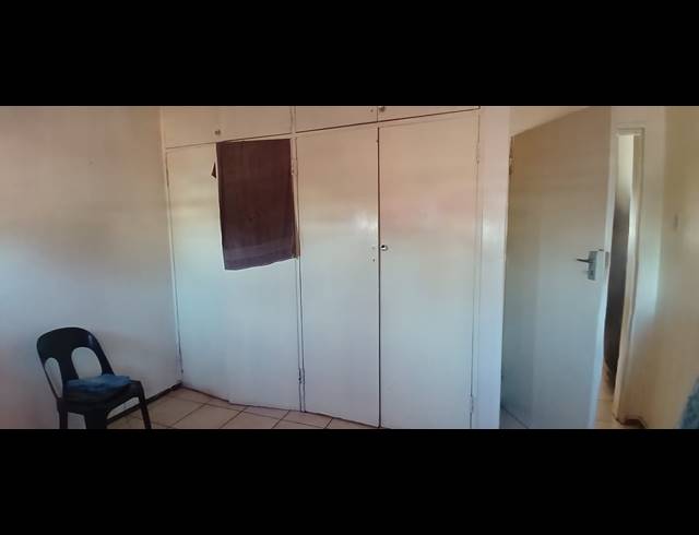2 BEDROOM FLAT FOR SALE IN VEREENIGING CENTRAL